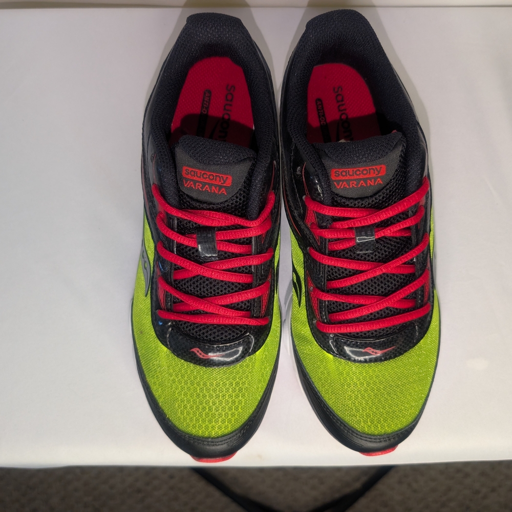 NIB Saucony Varana Boys Running Shoes Size 6 - Picture 3 of 8